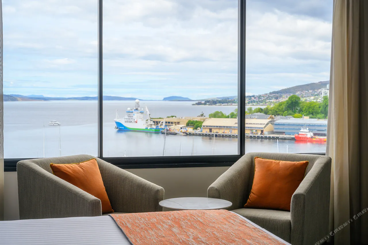 Hotel Grand Chancellor Hobart — rooms and atmosphere
