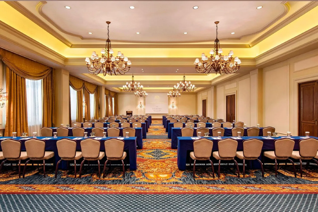 Hotel Grande Bretagne, a Luxury Collection Hotel — rooms and atmosphere