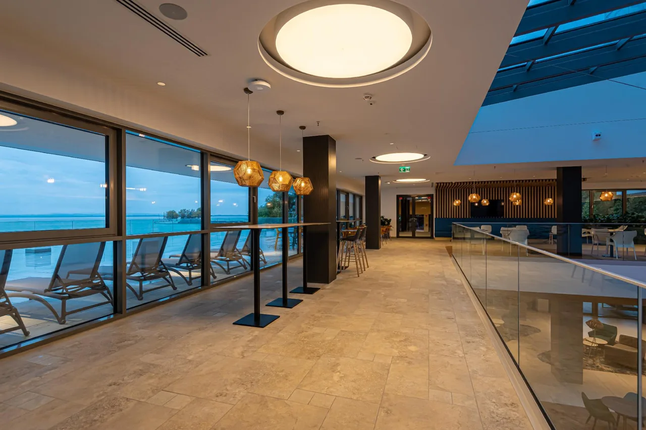 Hotel Helikon, Keszthely — ภาพห้องพักและบรรยากาศ