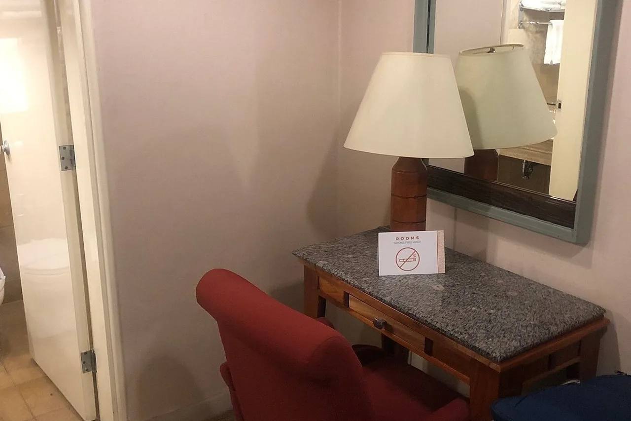 Hotel Honduras Maya — rooms and atmosphere