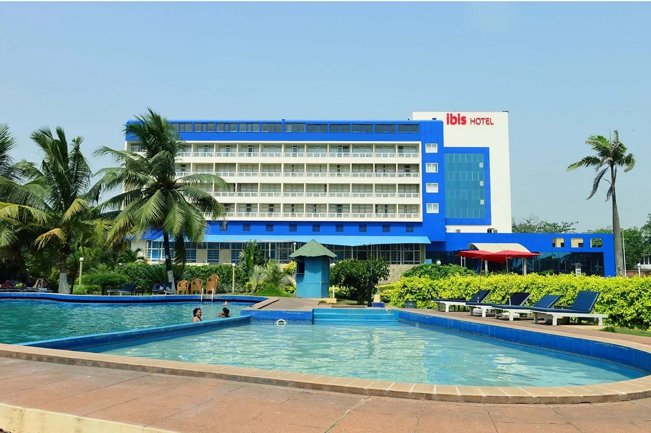 Hotel Ibis Lome Centre — ภาพห้องพักและบรรยากาศ