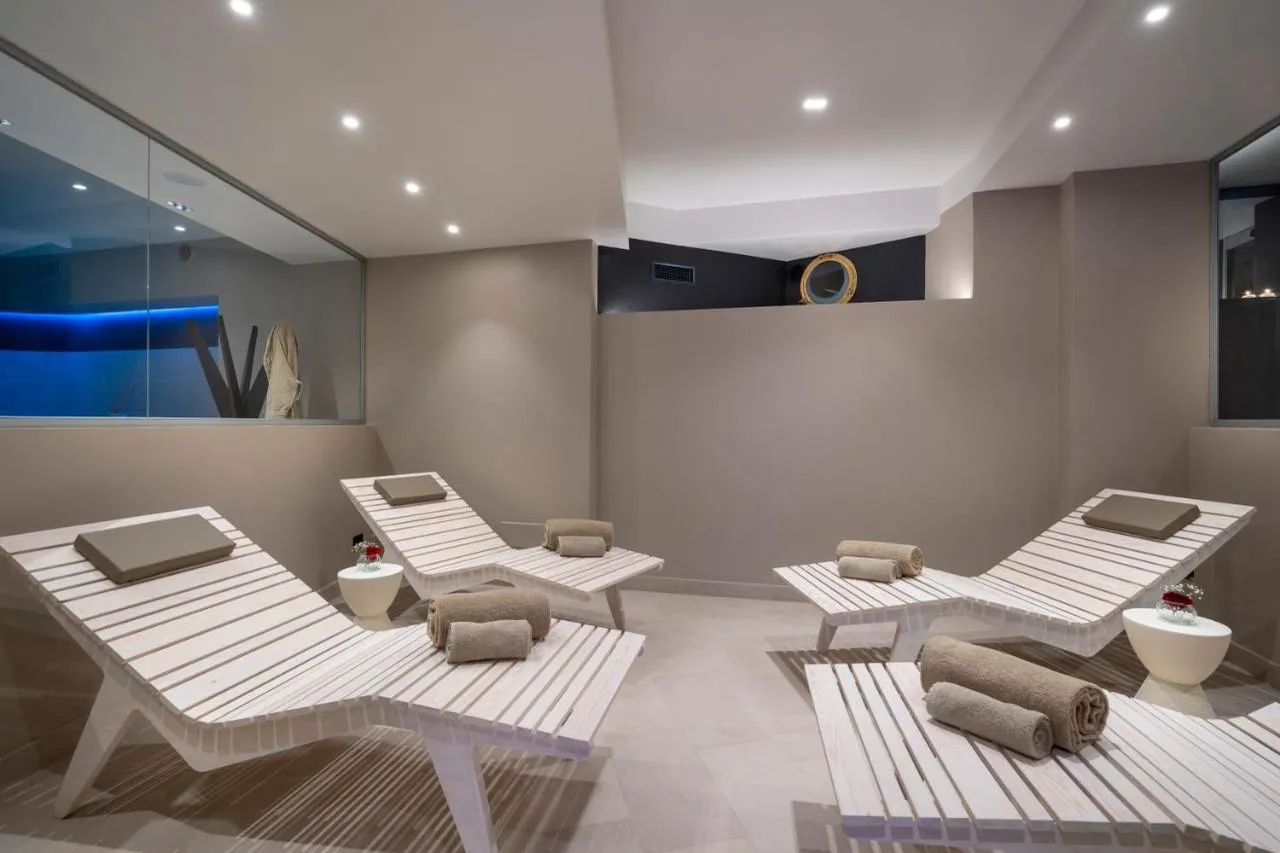 Hotel Imperiale Rimini — rooms and atmosphere