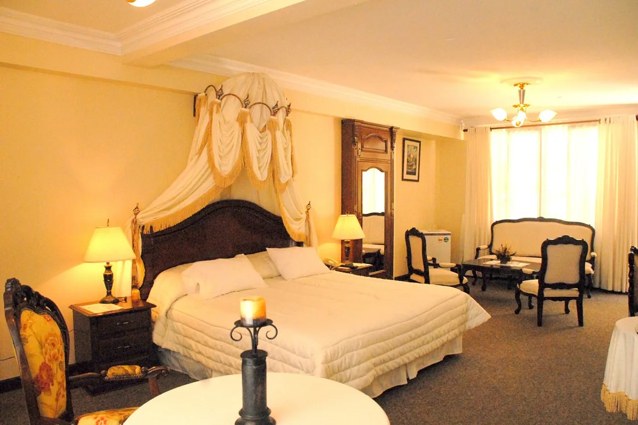 Hotel Independencia — ภาพห้องพักและบรรยากาศ