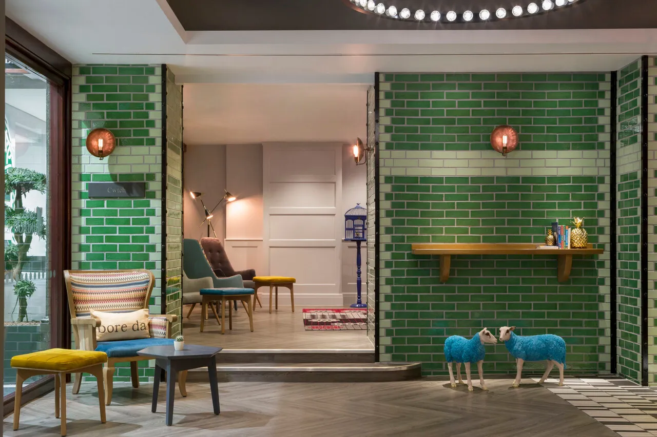 Hotel Indigo Cardiff — rooms and atmosphere
