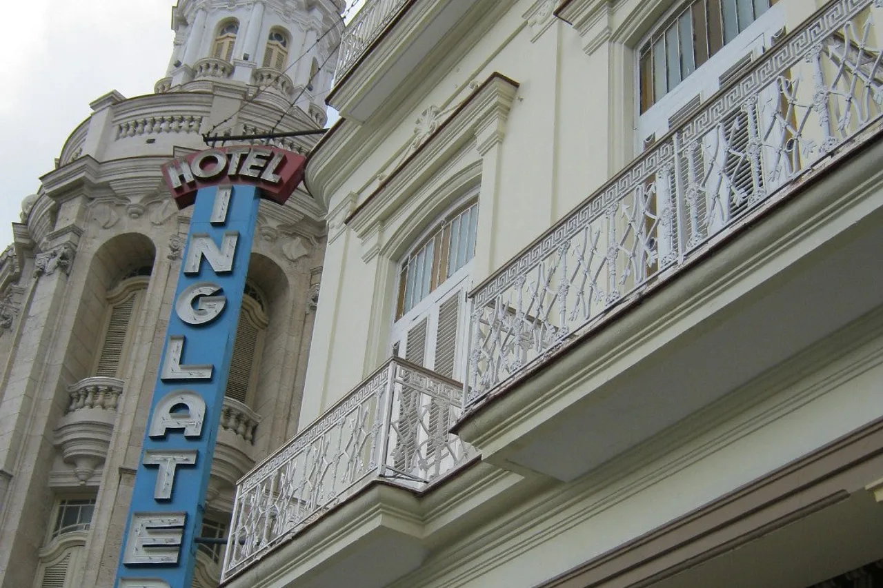 Hotel Inglaterra — ภาพห้องพักและบรรยากาศ