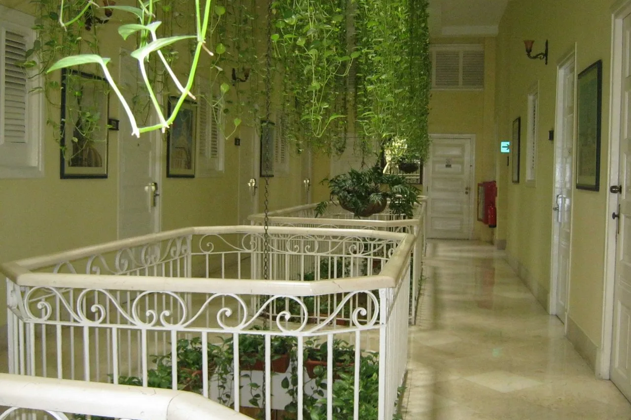 Hotel Inglaterra — ภาพห้องพักและบรรยากาศ