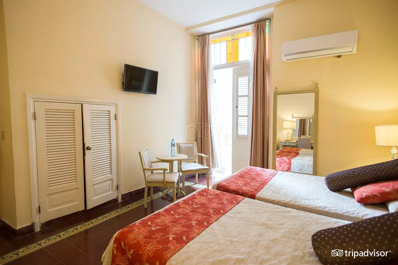 Hotel Inglaterra — ภาพห้องพักและบรรยากาศ