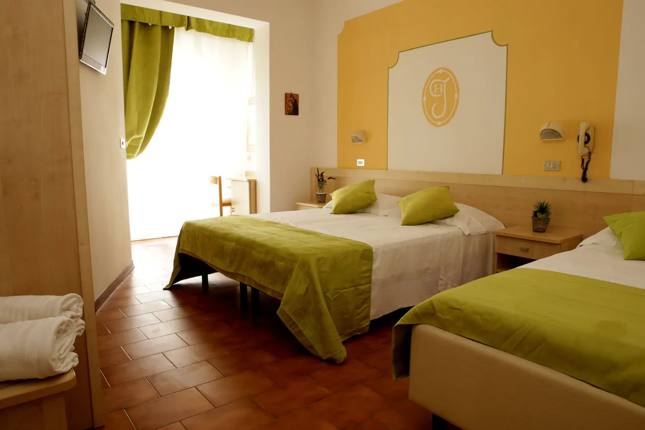 Hotel Joli Rimini — rooms and atmosphere