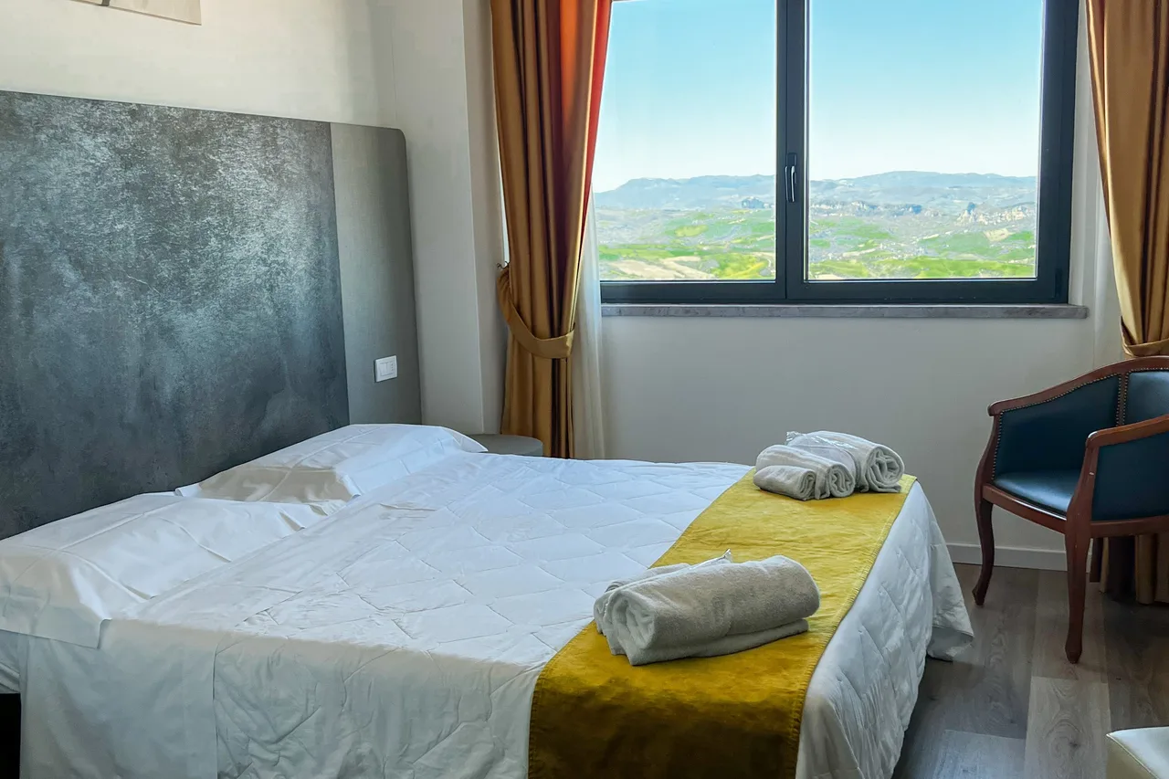 Hotel Joli — ภาพห้องพักและบรรยากาศ