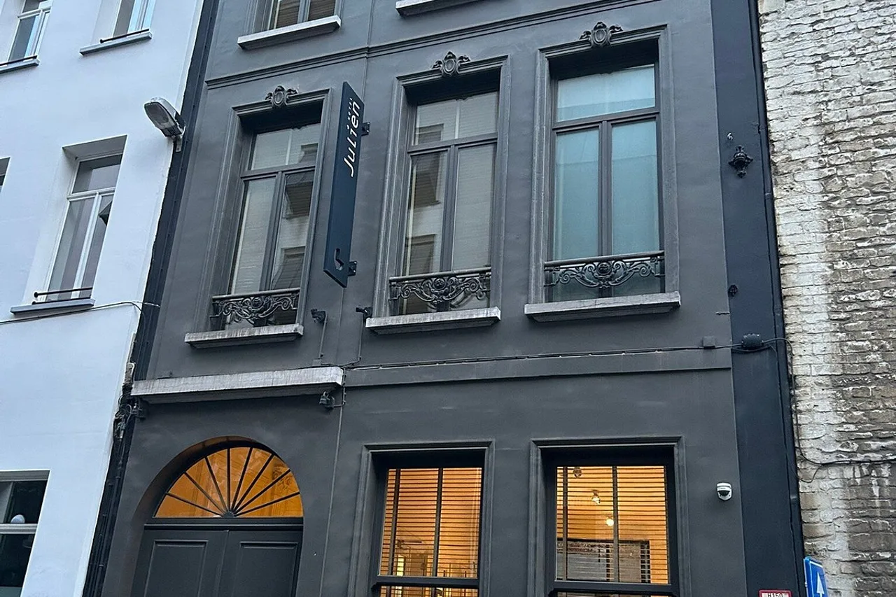Hotel Julien — อันต์เวิร์ป