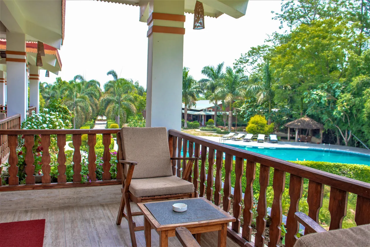 Hotel Jungle Crown — ภาพห้องพักและบรรยากาศ