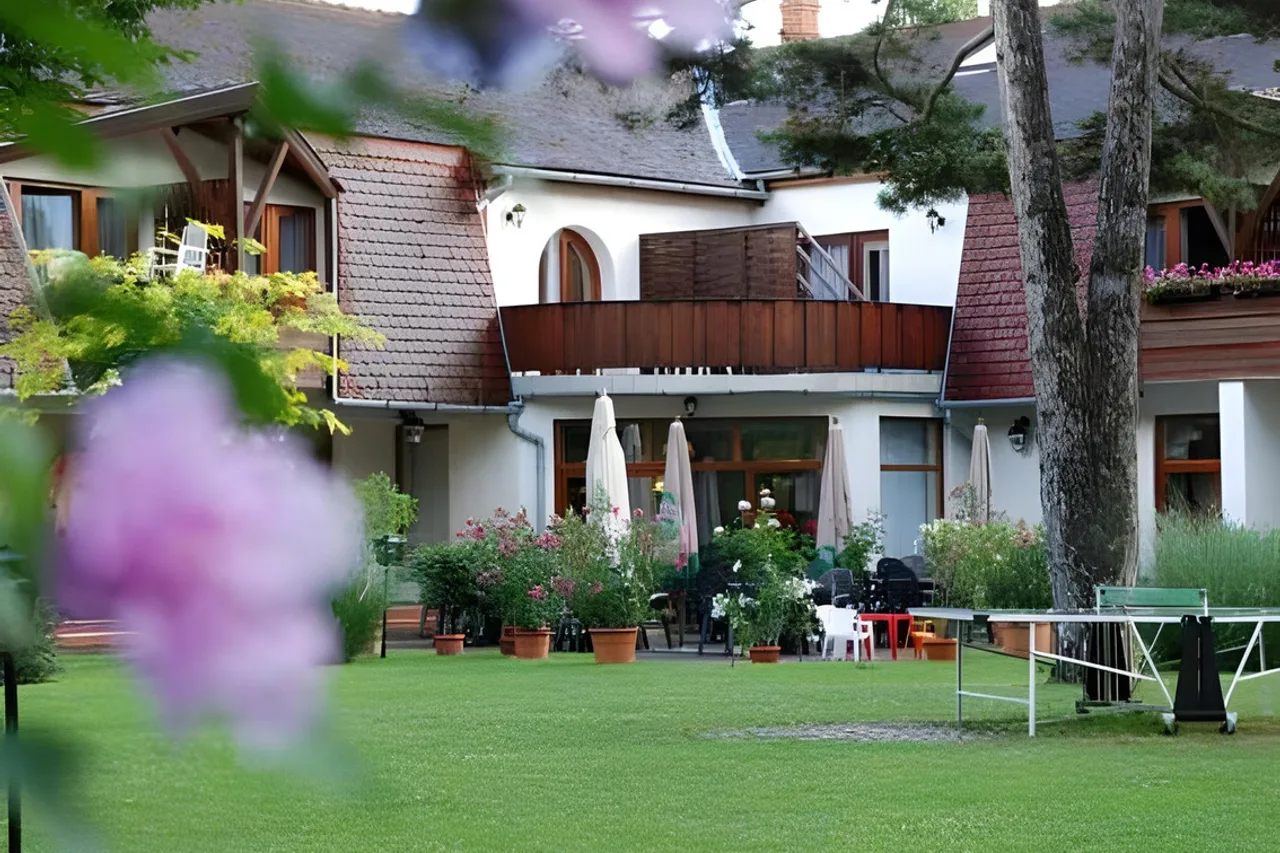 Hotel Kentaur — ภาพห้องพักและบรรยากาศ