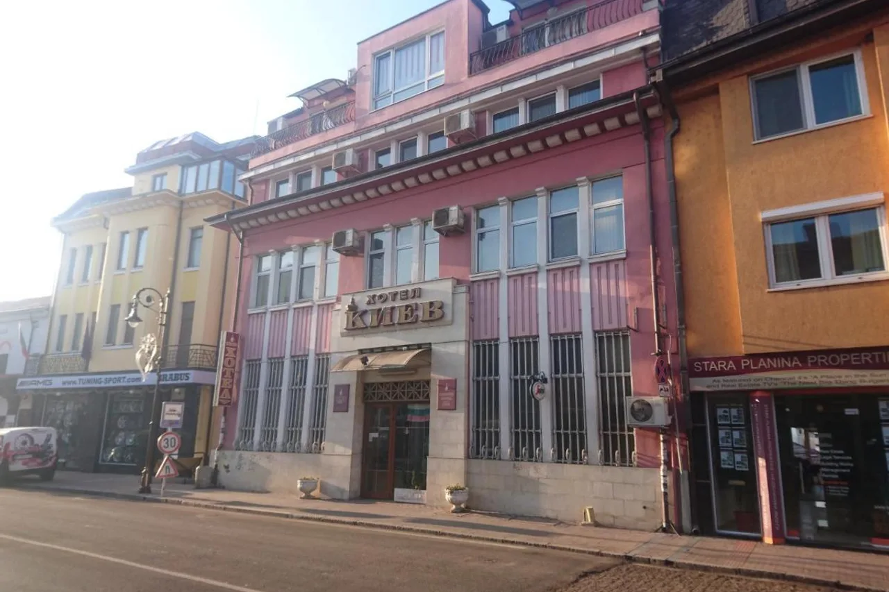 Hotel Kiev — ภาพห้องพักและบรรยากาศ