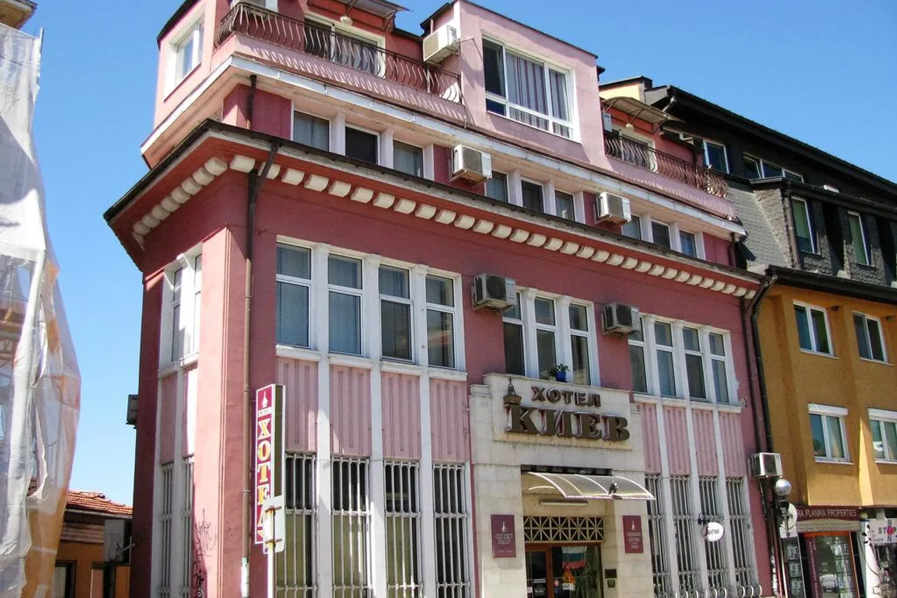 Hotel Kiev — ภาพห้องพักและบรรยากาศ