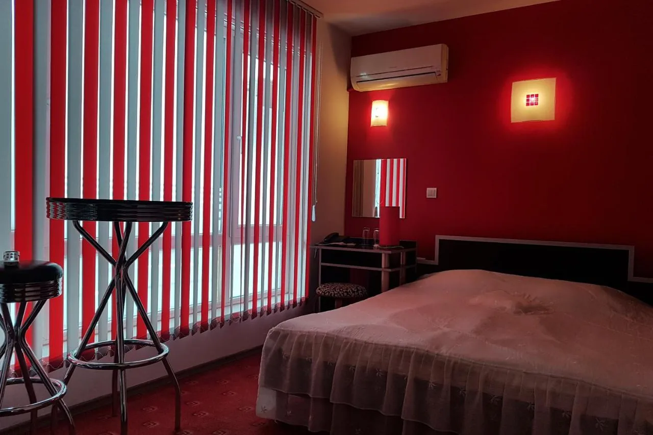 Hotel Kiev — ภาพห้องพักและบรรยากาศ