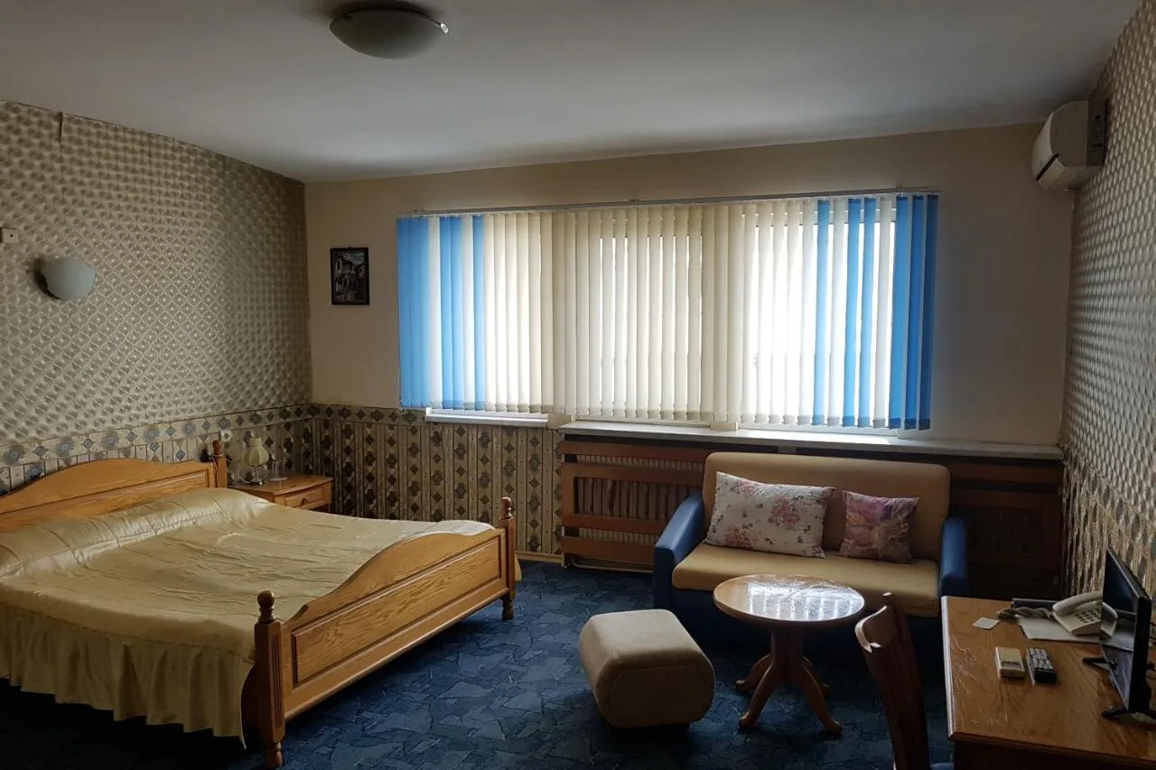 Hotel Kiev — ภาพห้องพักและบรรยากาศ