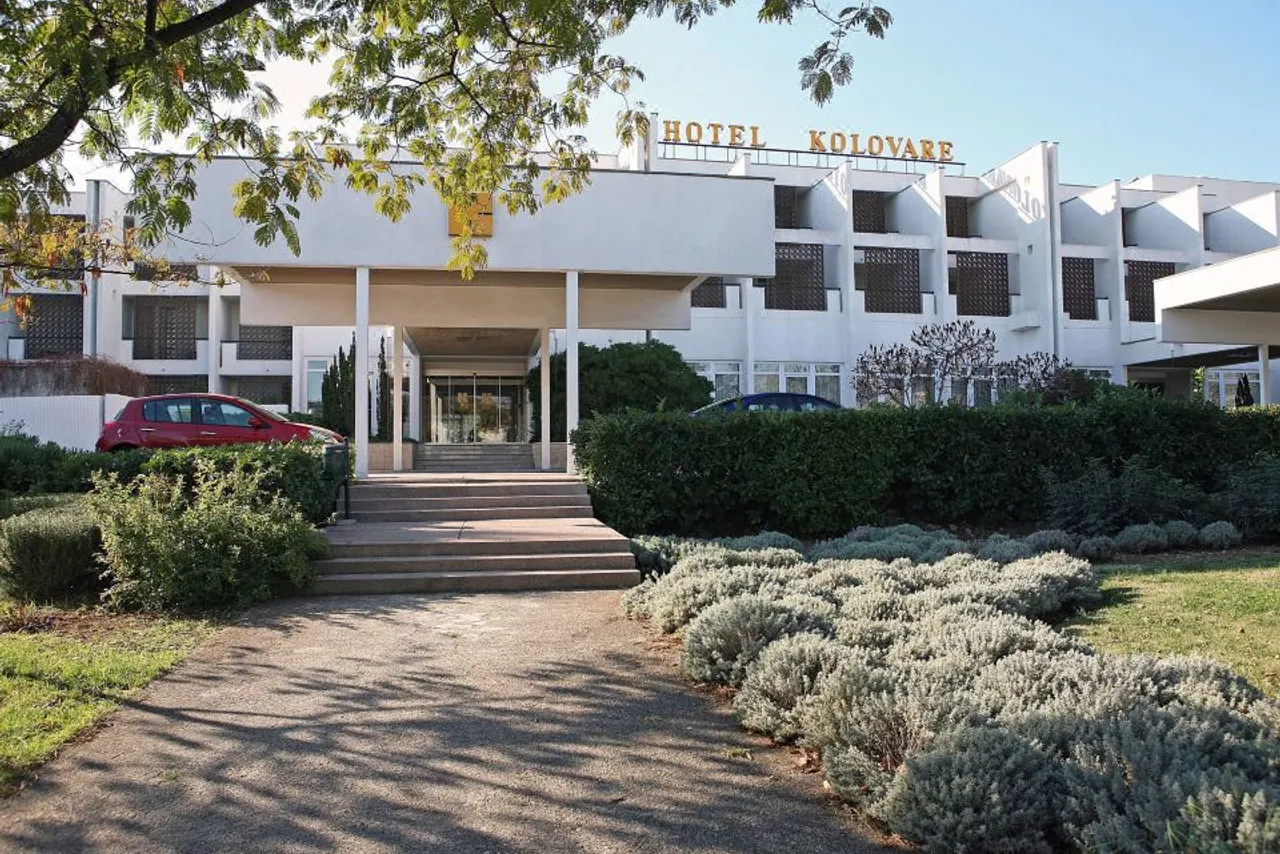 Hotel Kolovare — ภาพห้องพักและบรรยากาศ