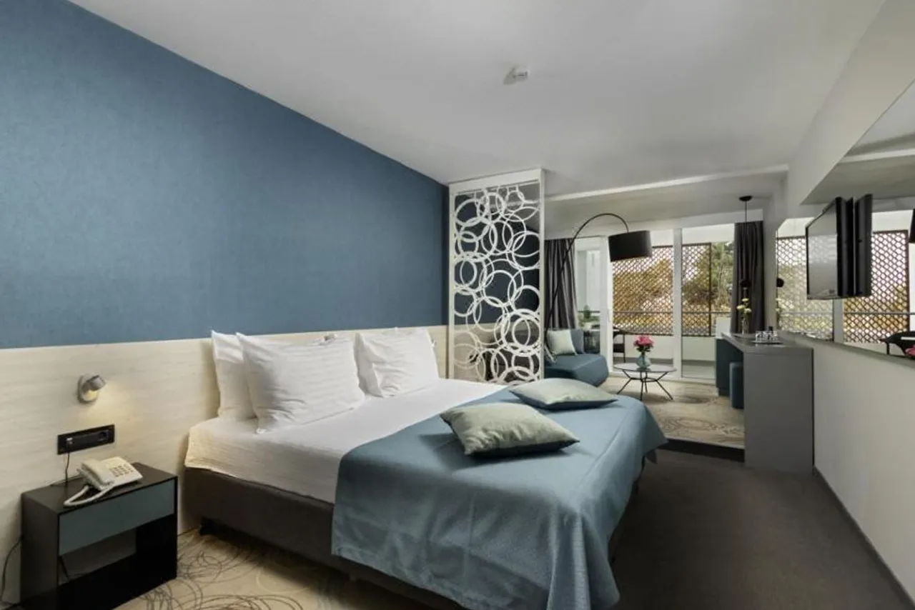 Hotel Kolovare — ภาพห้องพักและบรรยากาศ