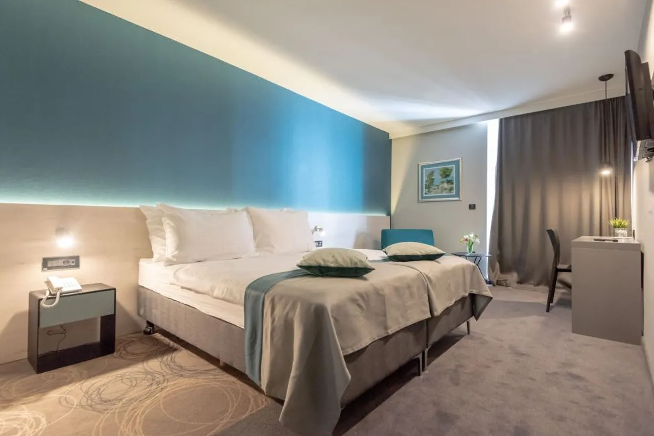 Hotel Kolovare — ภาพห้องพักและบรรยากาศ