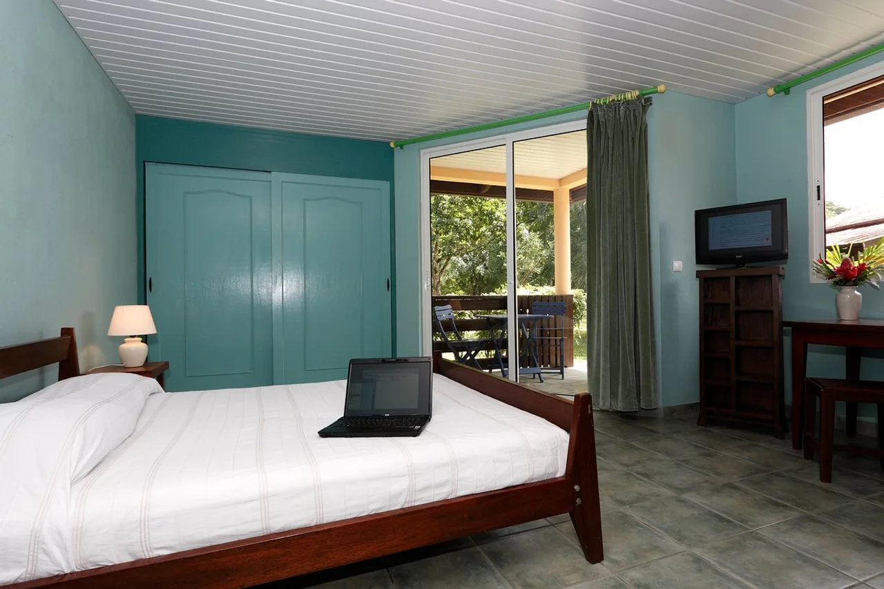 Hotel La Chaumiere — ภาพห้องพักและบรรยากาศ
