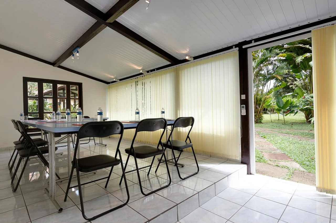 Hotel La Chaumiere — ภาพห้องพักและบรรยากาศ