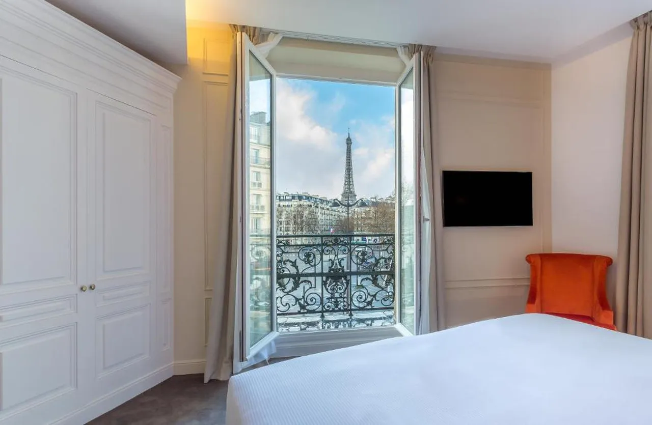 Hotel La Comtesse — rooms and atmosphere