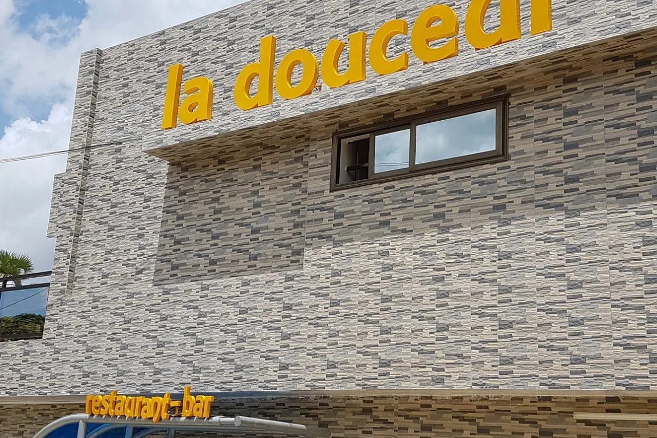 Hotel La Douceur — คารา