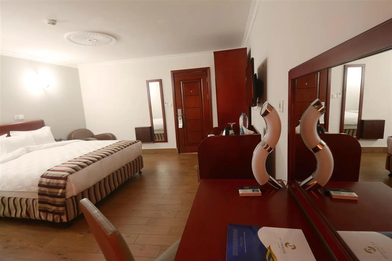 Hotel La Falaise Yaounde — ภาพห้องพักและบรรยากาศ