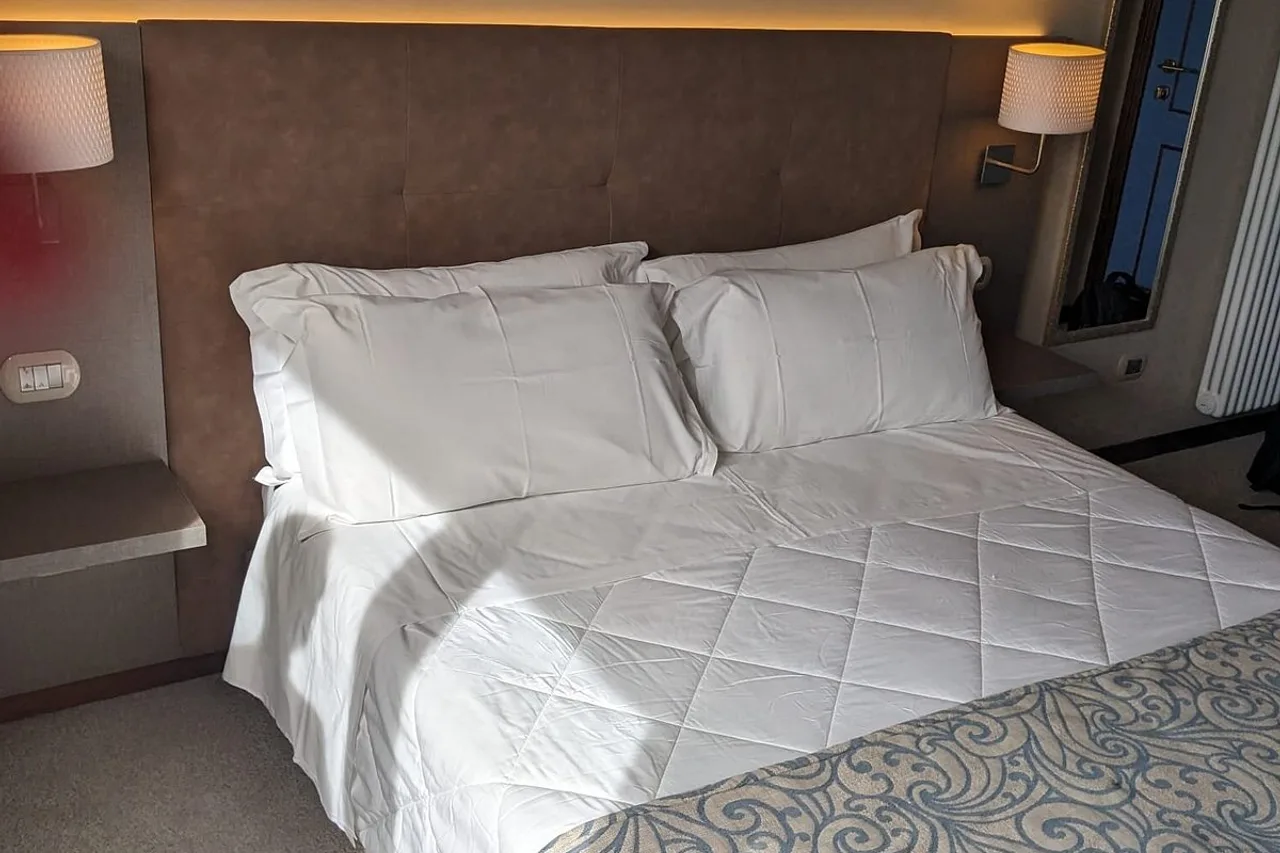 Hotel La Grotta — ภาพห้องพักและบรรยากาศ
