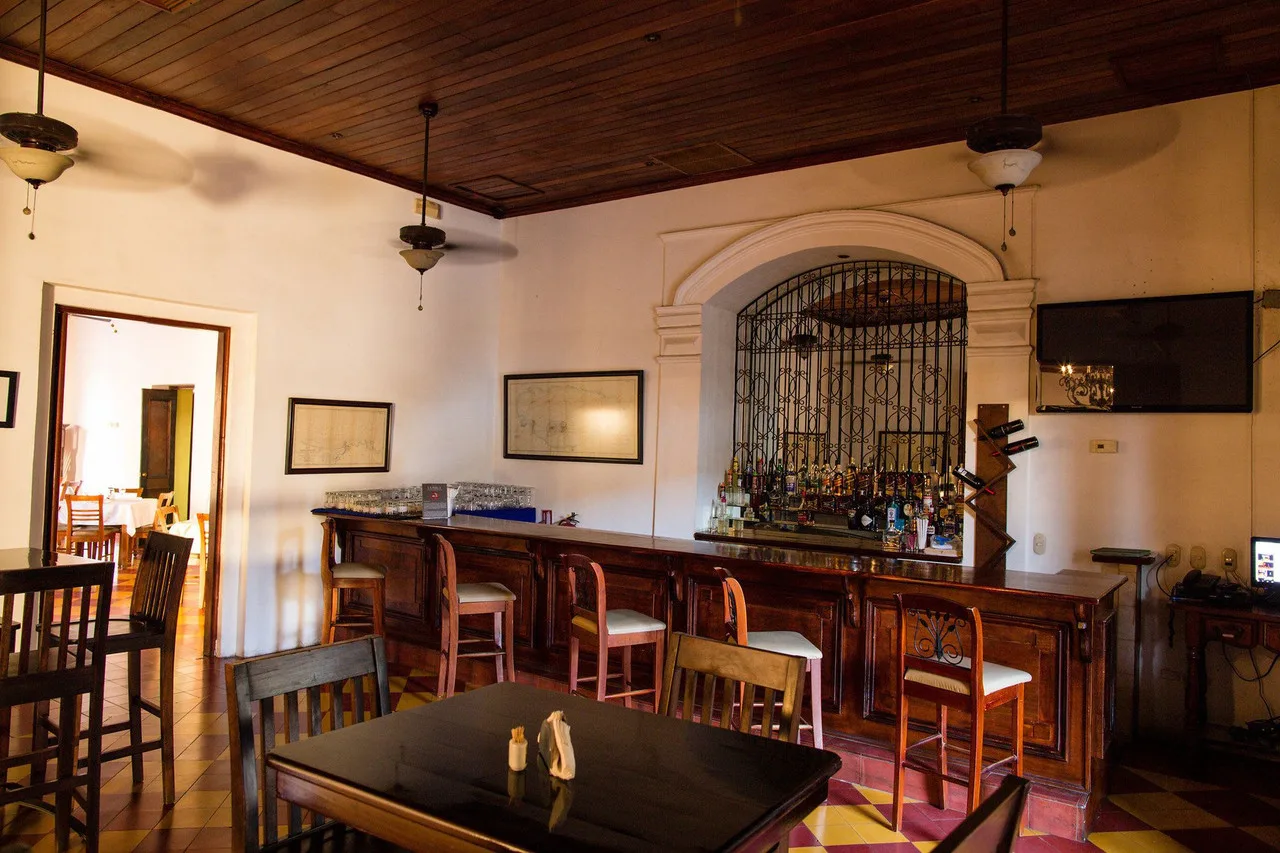 Hotel La Perla — ภาพห้องพักและบรรยากาศ