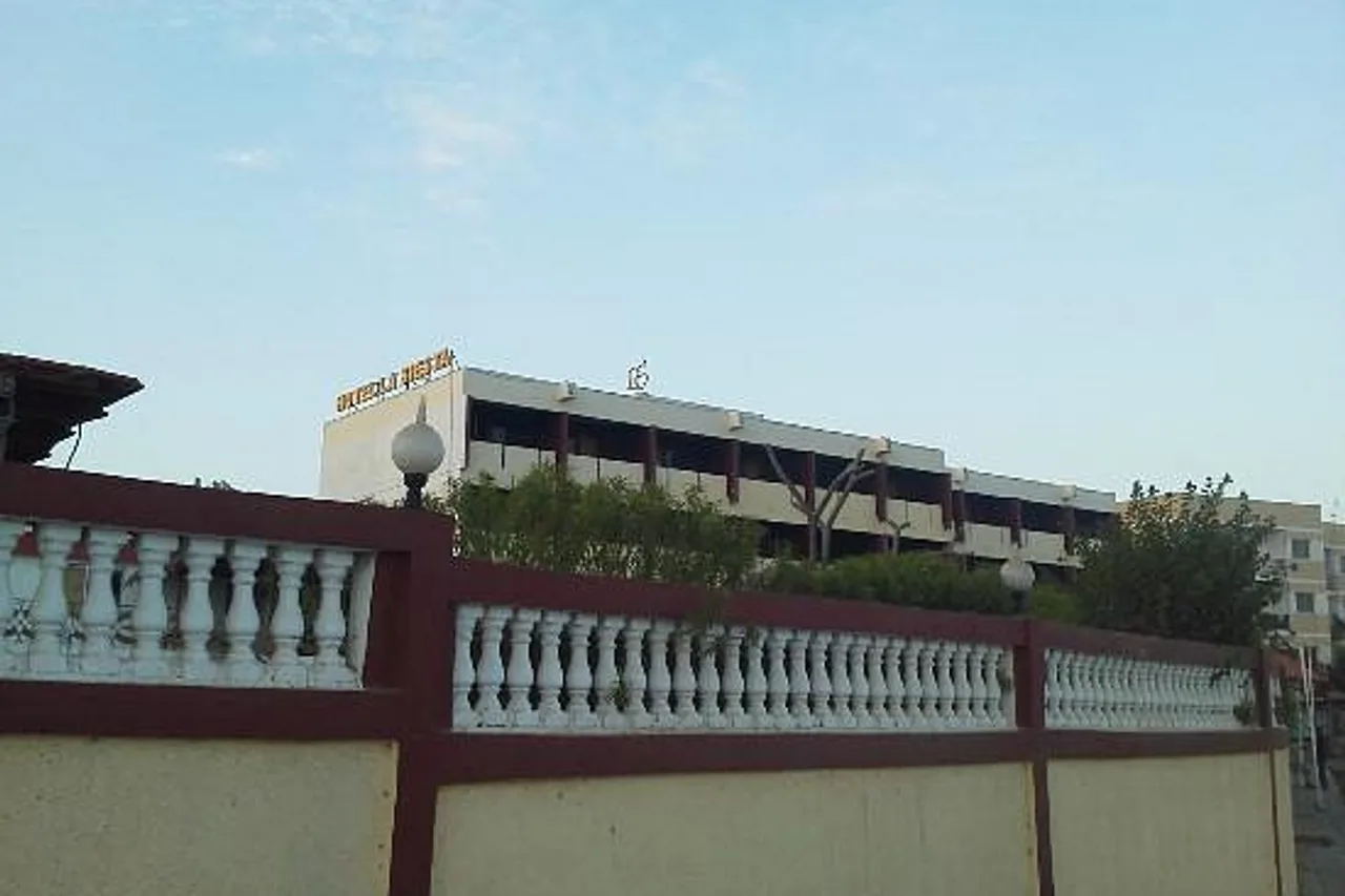 Hotel La Siesta — ภาพห้องพักและบรรยากาศ