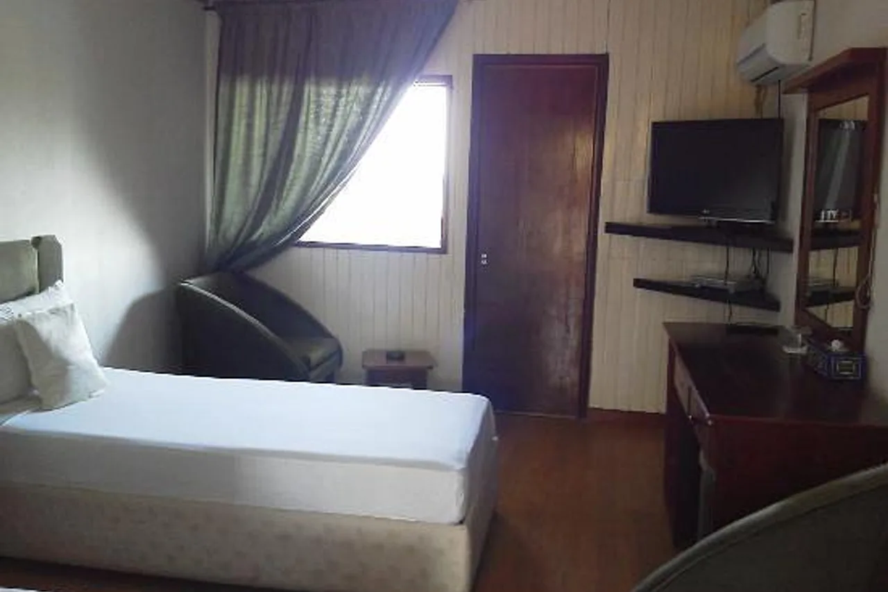 Hotel La Siesta — ภาพห้องพักและบรรยากาศ