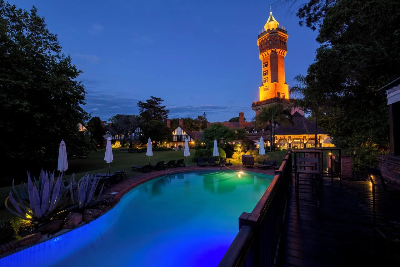 Hotel L'Auberge — ภาพห้องพักและบรรยากาศ