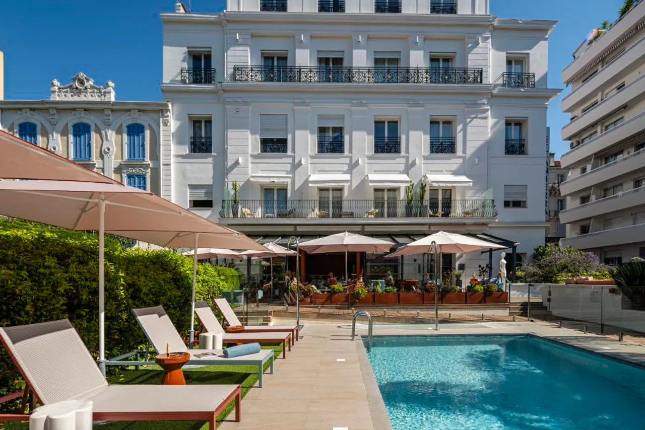 Hôtel Le Canberra — โรงแรมในกานส์