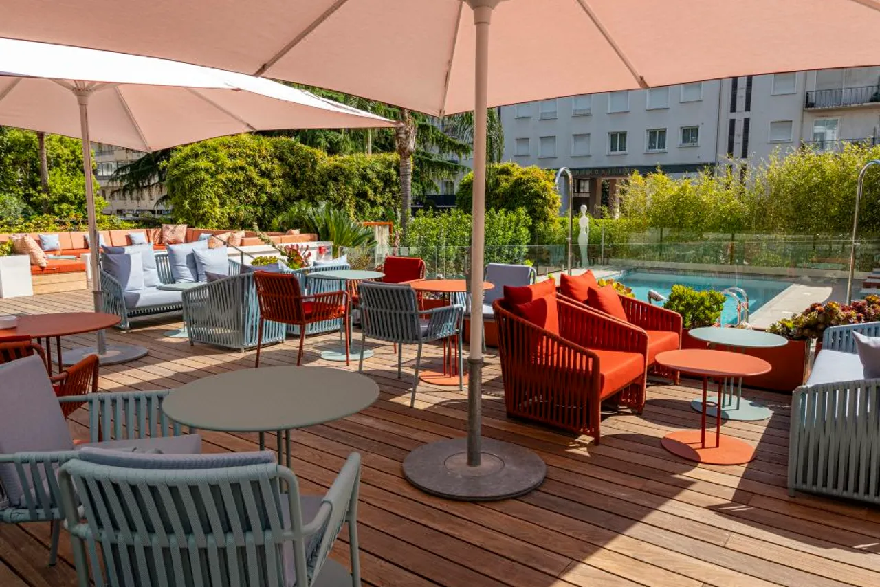 Hôtel Le Canberra — rooms and atmosphere