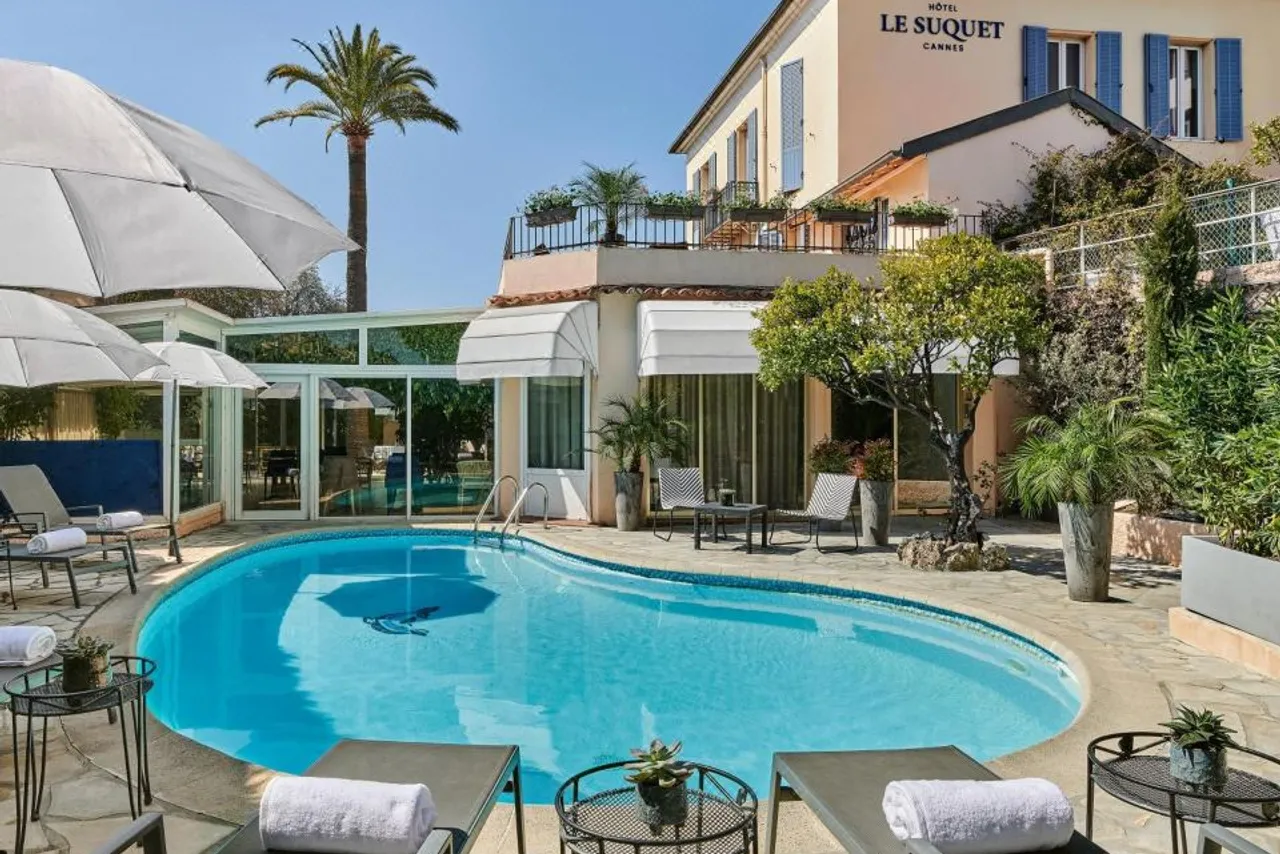 Hotel Le Suquet Cannes — ภาพห้องพักและบรรยากาศ