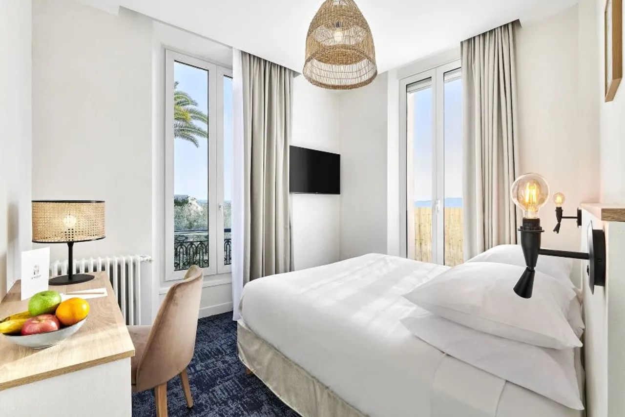 Hotel Le Suquet Cannes — ภาพห้องพักและบรรยากาศ