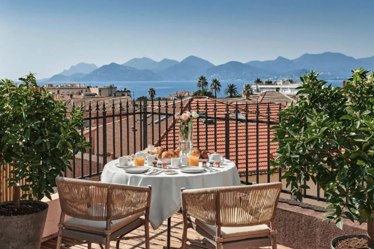 Hotel Le Suquet Cannes — ภาพห้องพักและบรรยากาศ