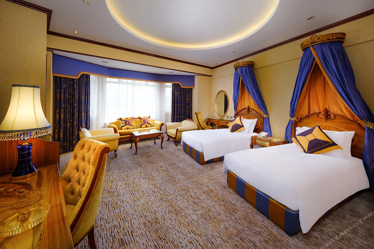 Hotel Lisboa — rooms and atmosphere