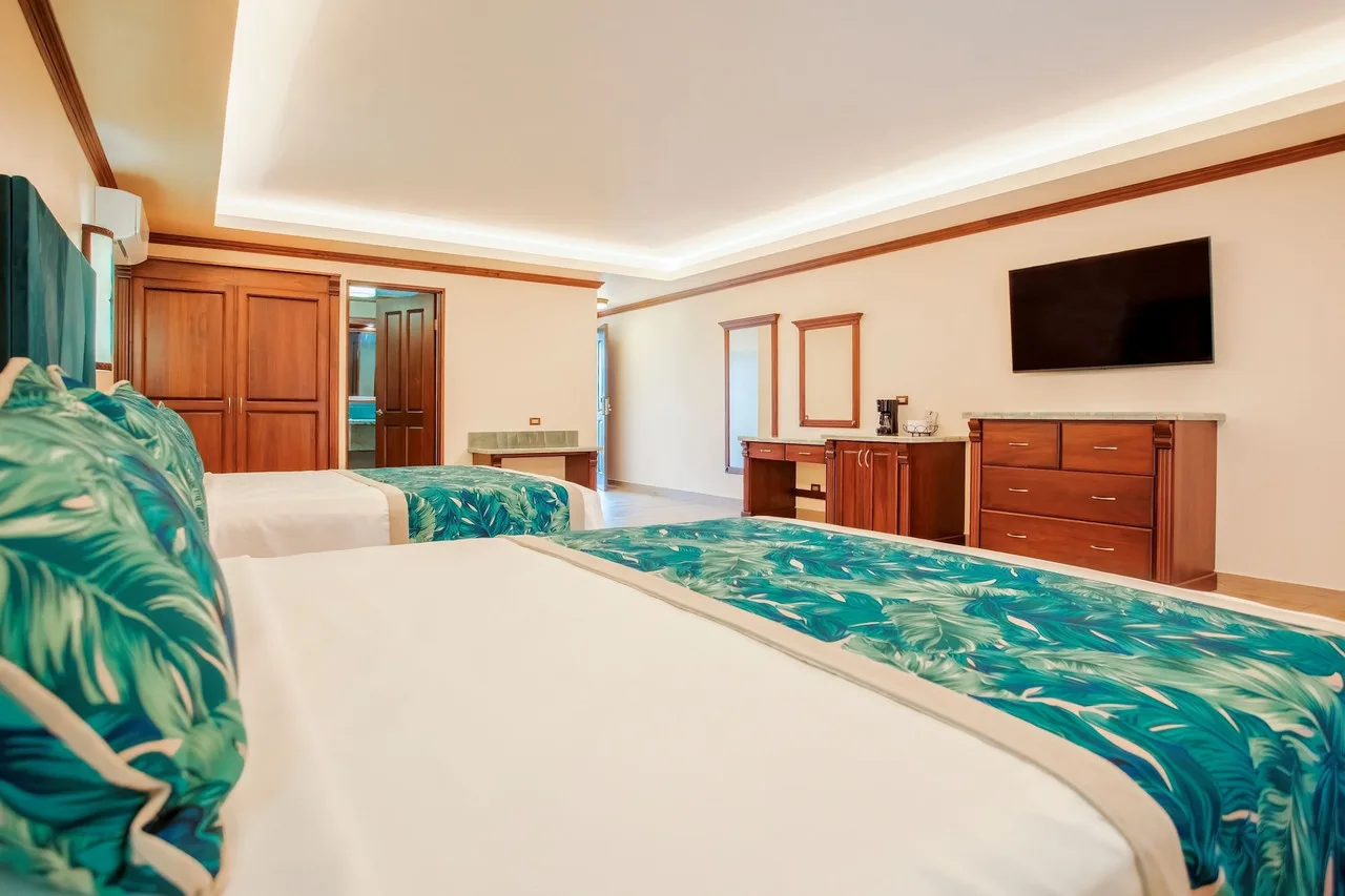 โรงแรม Hotel Los Lagos Spa & Resort เชิงภูเขาไฟอาเรนัล ทางเข้าอุทยาน
