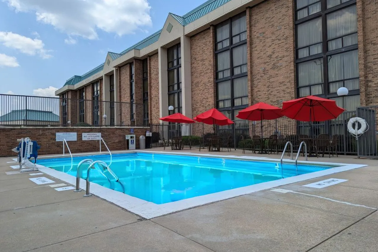 Hotel Lotus Kansas City Stadium — ภาพห้องพักและบรรยากาศ