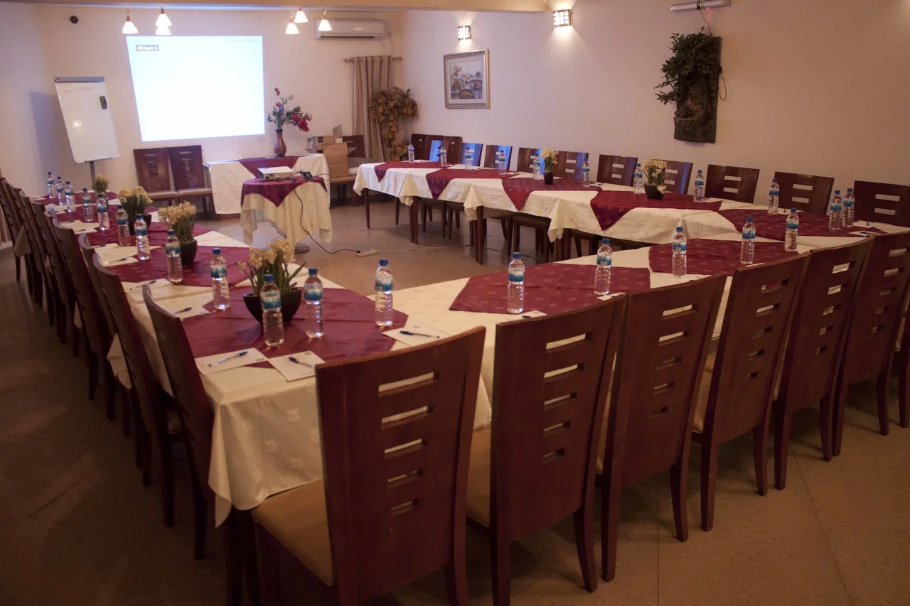 Hotel Lubumbashi — ภาพห้องพักและบรรยากาศ