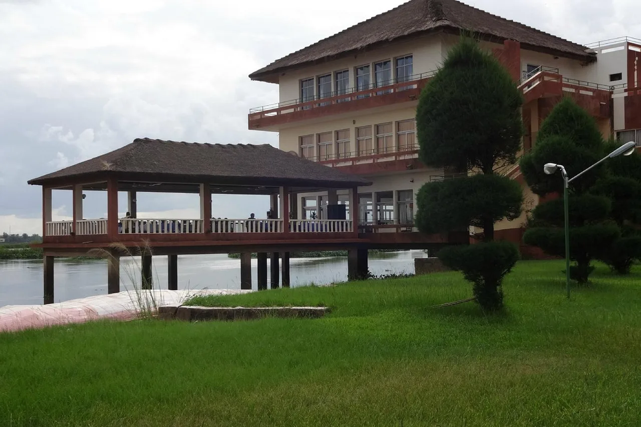 Hotel Mande — ภาพห้องพักและบรรยากาศ