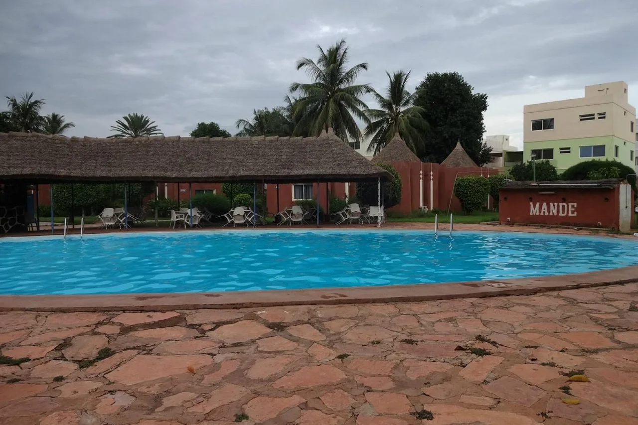 Hotel Mande — ภาพห้องพักและบรรยากาศ