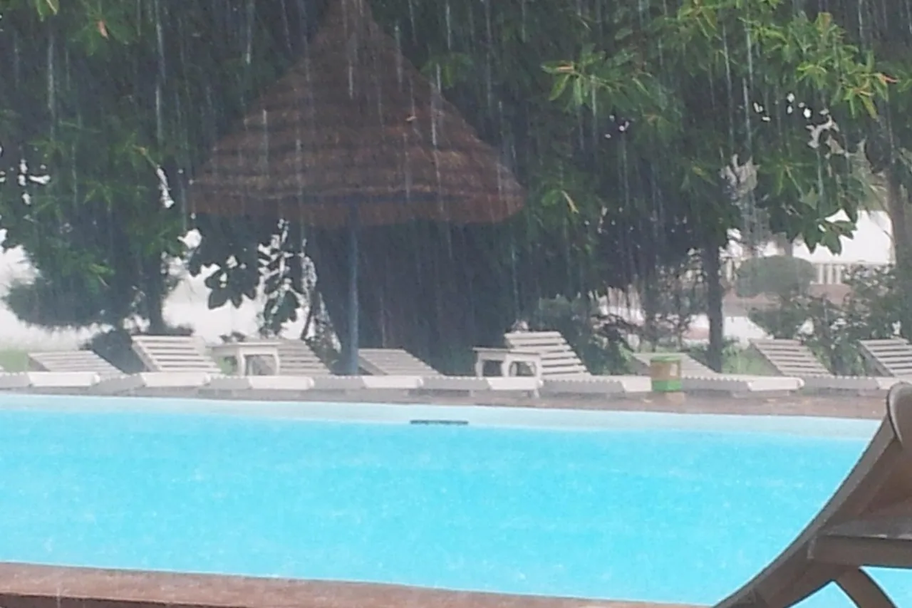 Hotel Mande — ภาพห้องพักและบรรยากาศ