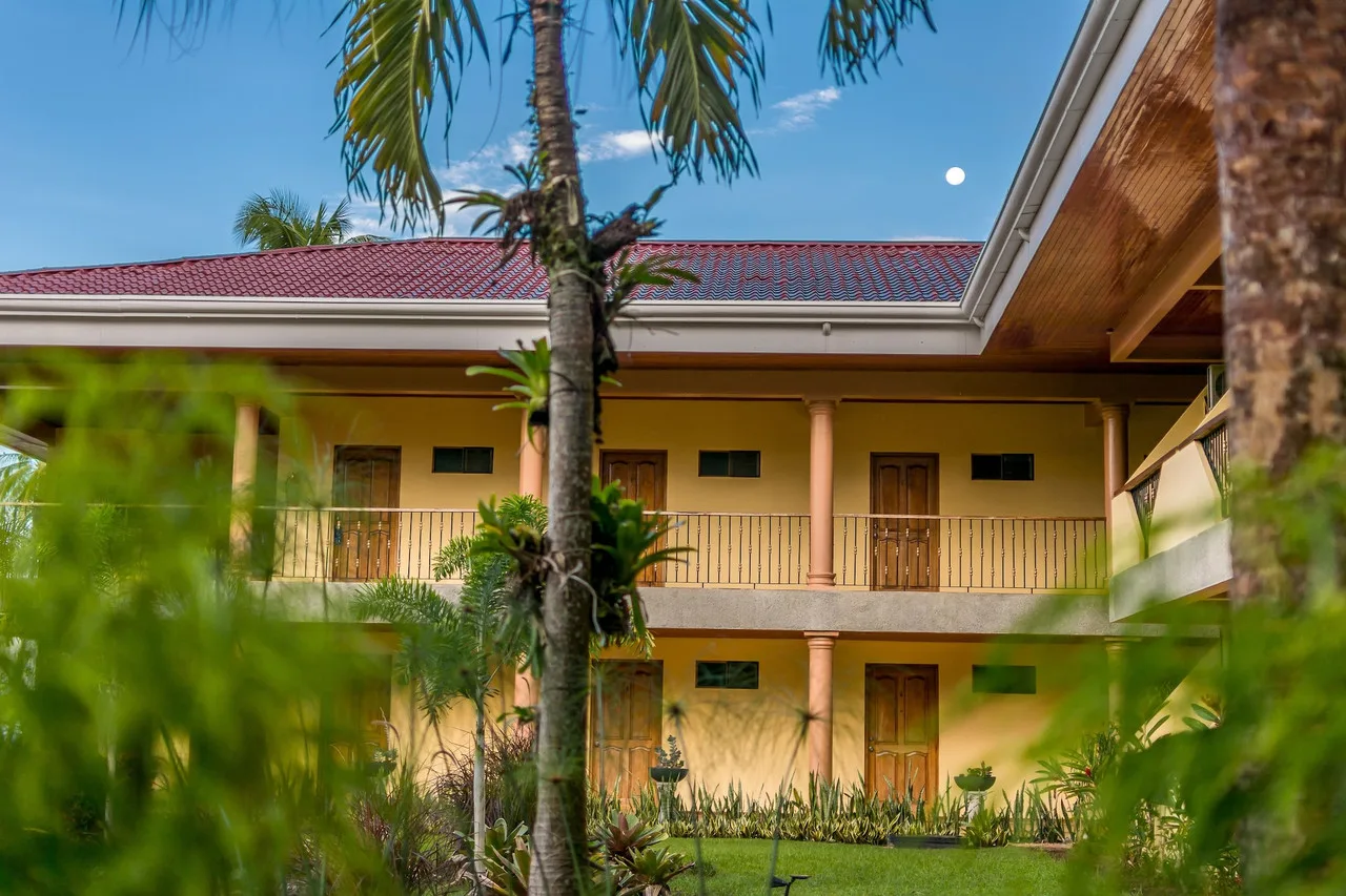 Hotel Manuel Antonio — ภาพห้องพักและบรรยากาศ