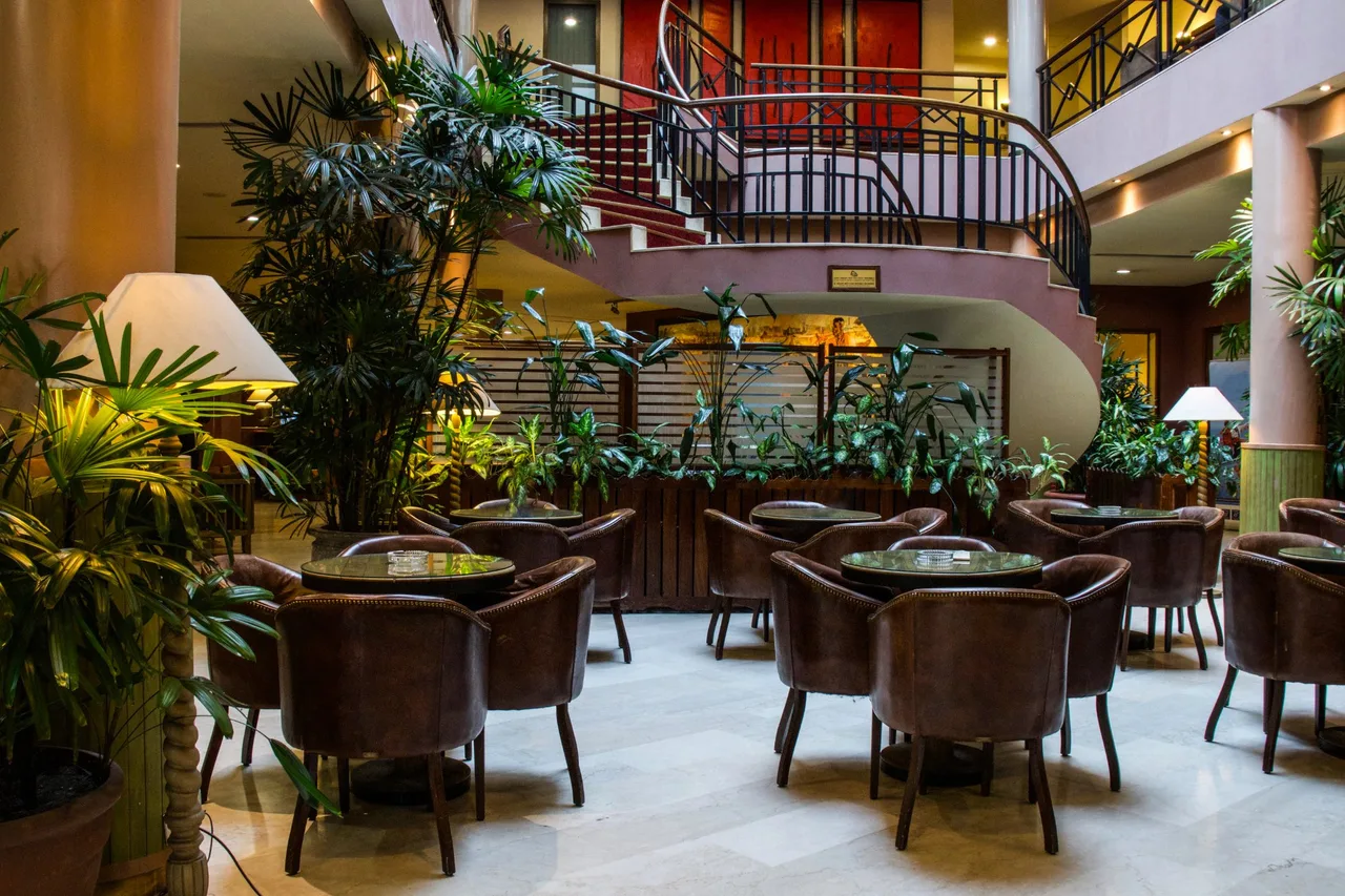 Hotel Memling — ภาพห้องพักและบรรยากาศ