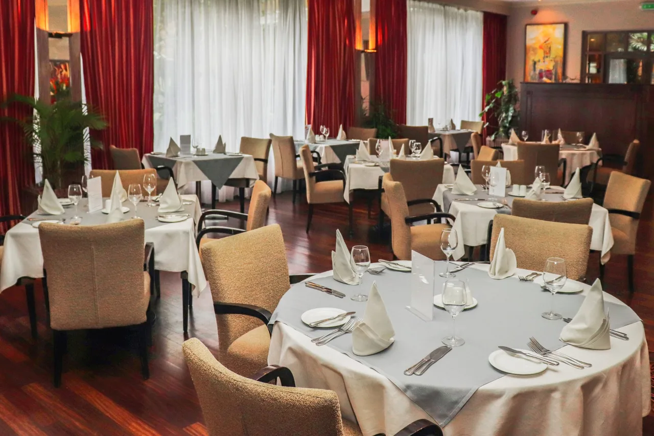 Hotel Memling — ภาพห้องพักและบรรยากาศ