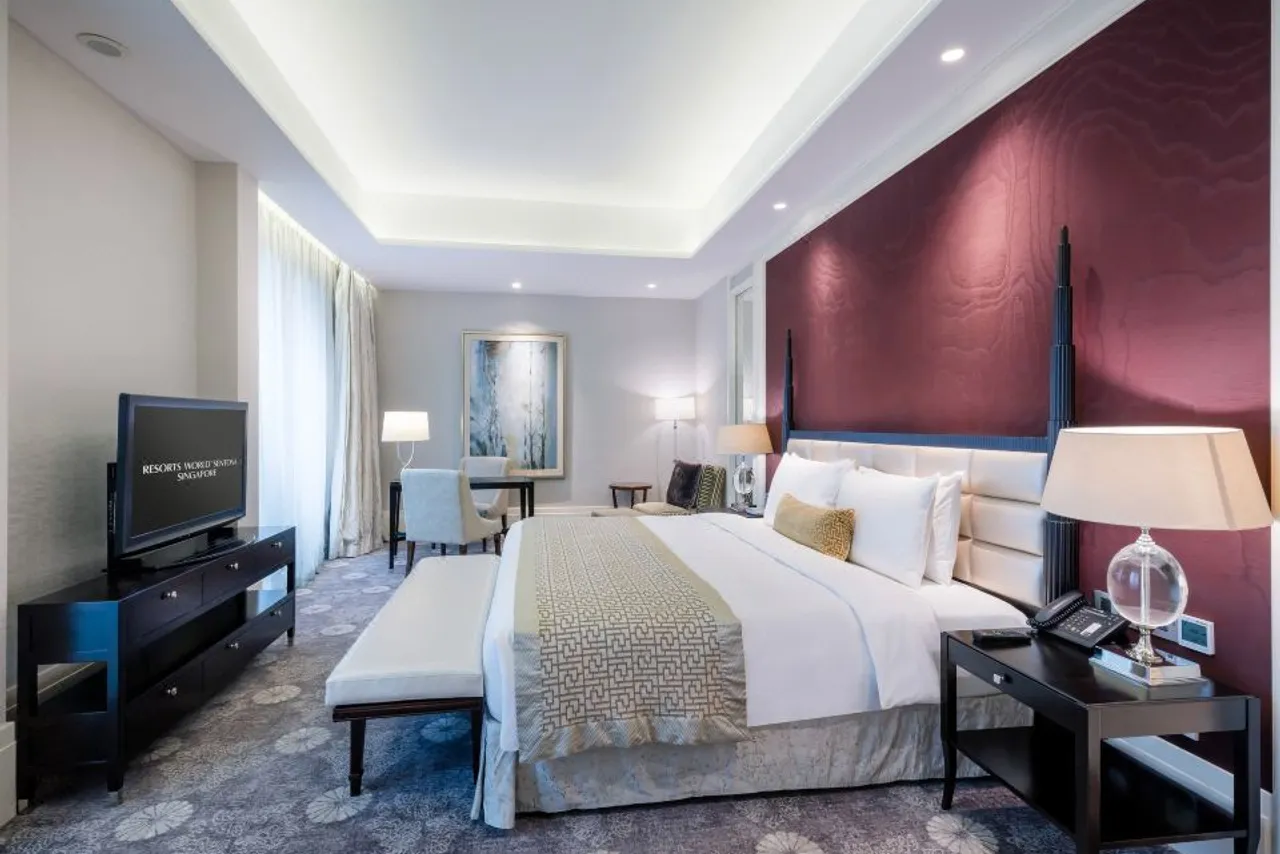 Resorts World Sentosa - Hotel Michael — rooms and atmosphere