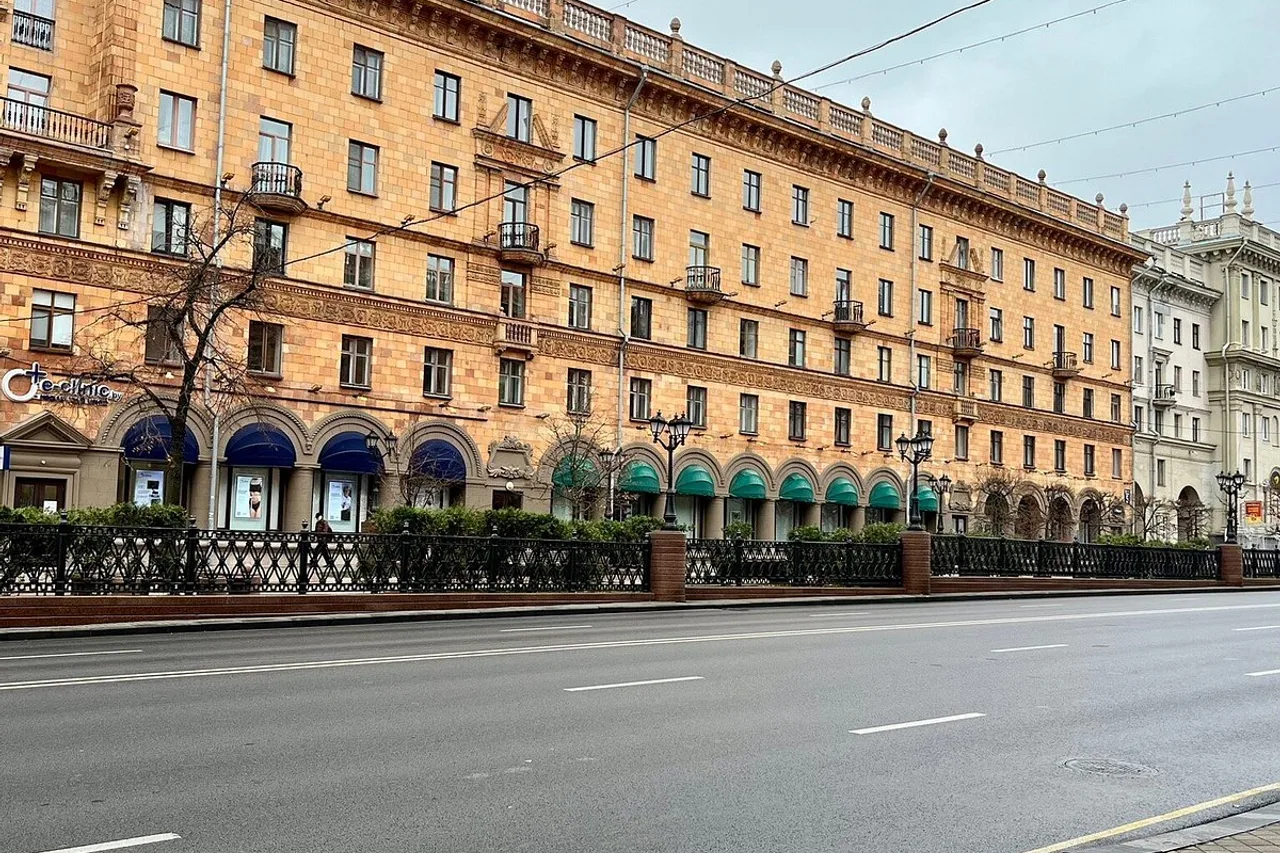 Hotel Minsk — ภาพห้องพักและบรรยากาศ
